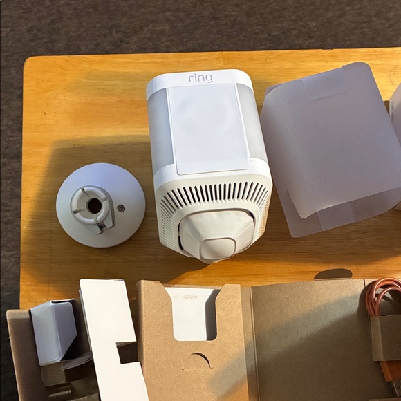 Ring Spotlight Cam Plus - Picture 2 of 10